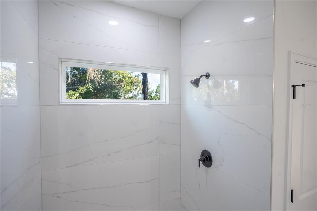 For Sale: $309,900 (4 beds, 2 baths, 1833 Square Feet)