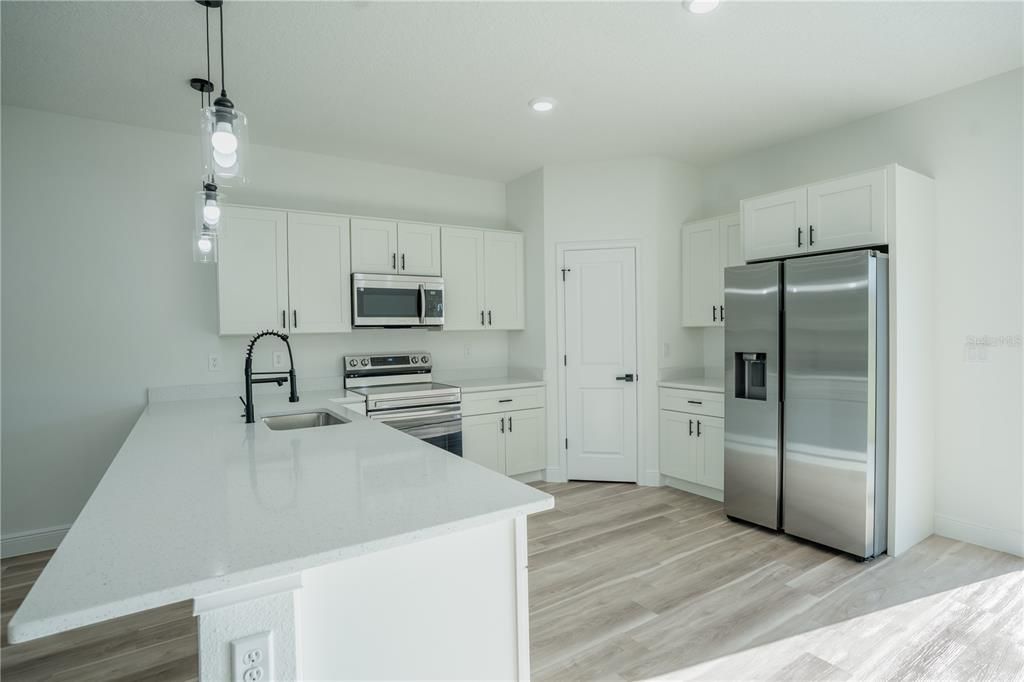 For Sale: $309,900 (4 beds, 2 baths, 1833 Square Feet)