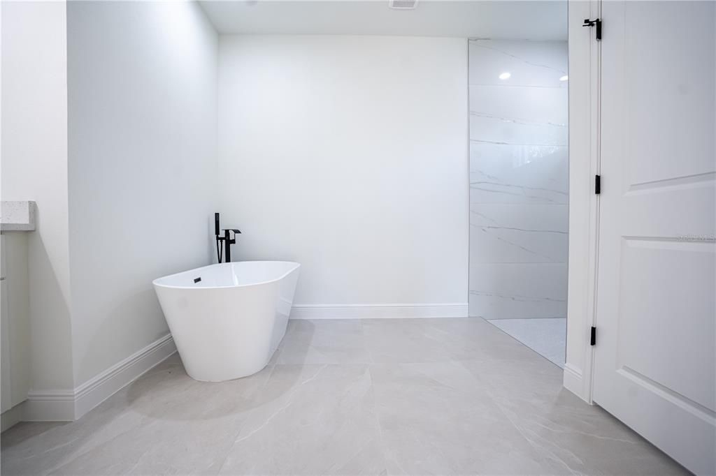 For Sale: $309,900 (4 beds, 2 baths, 1833 Square Feet)