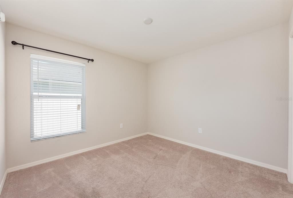 合同活跃: $305,000 (4 贝兹, 2 浴室, 1712 平方英尺)