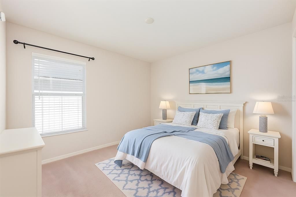 合同活跃: $305,000 (4 贝兹, 2 浴室, 1712 平方英尺)