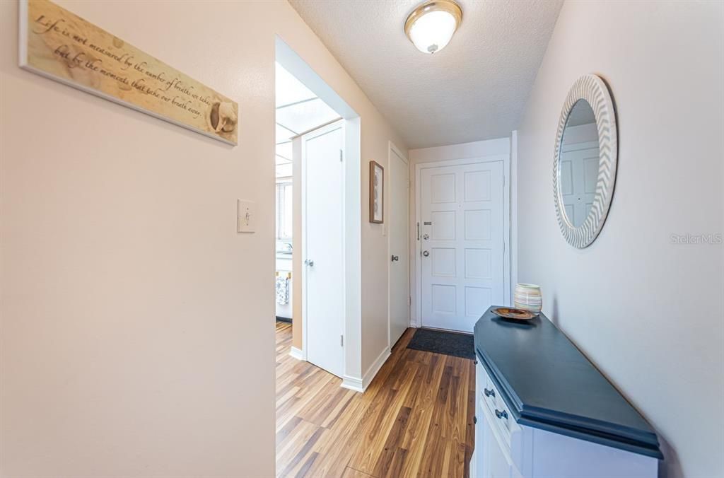 For Sale: $250,000 (1 beds, 1 baths, 750 Square Feet)