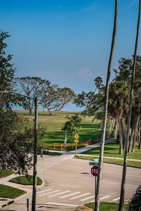 For Sale: $250,000 (1 beds, 1 baths, 750 Square Feet)