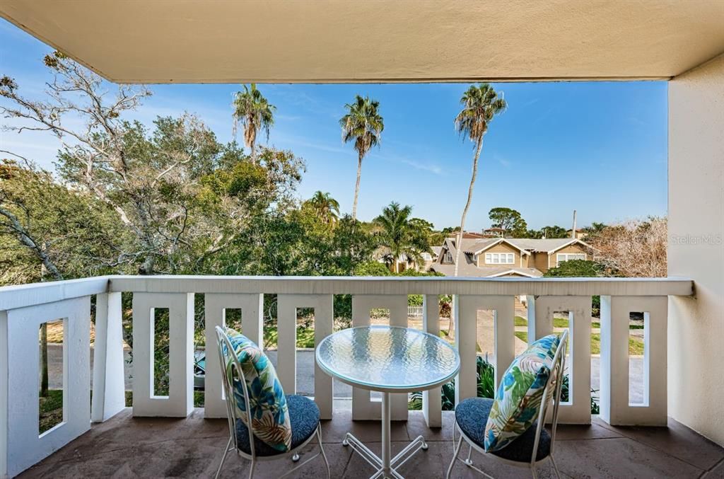 For Sale: $250,000 (1 beds, 1 baths, 750 Square Feet)