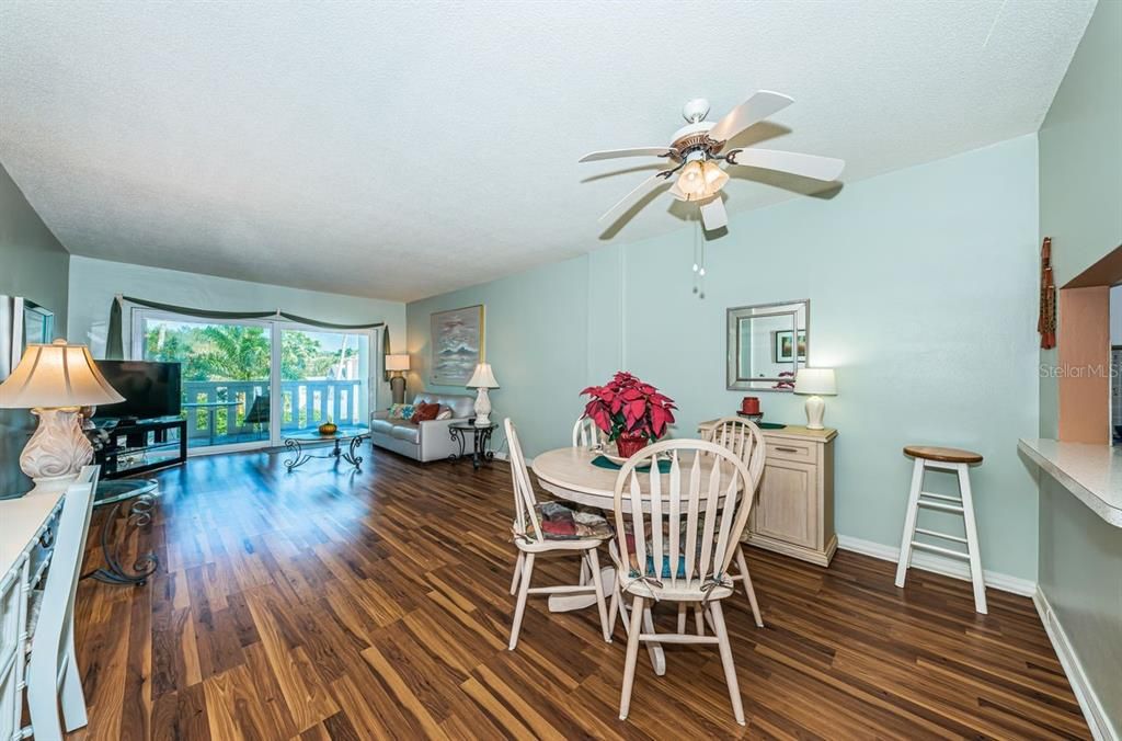 For Sale: $250,000 (1 beds, 1 baths, 750 Square Feet)