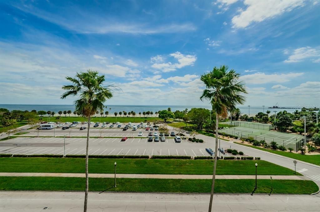 For Sale: $250,000 (1 beds, 1 baths, 750 Square Feet)