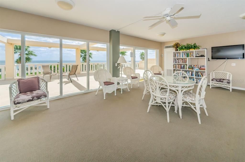 For Sale: $250,000 (1 beds, 1 baths, 750 Square Feet)