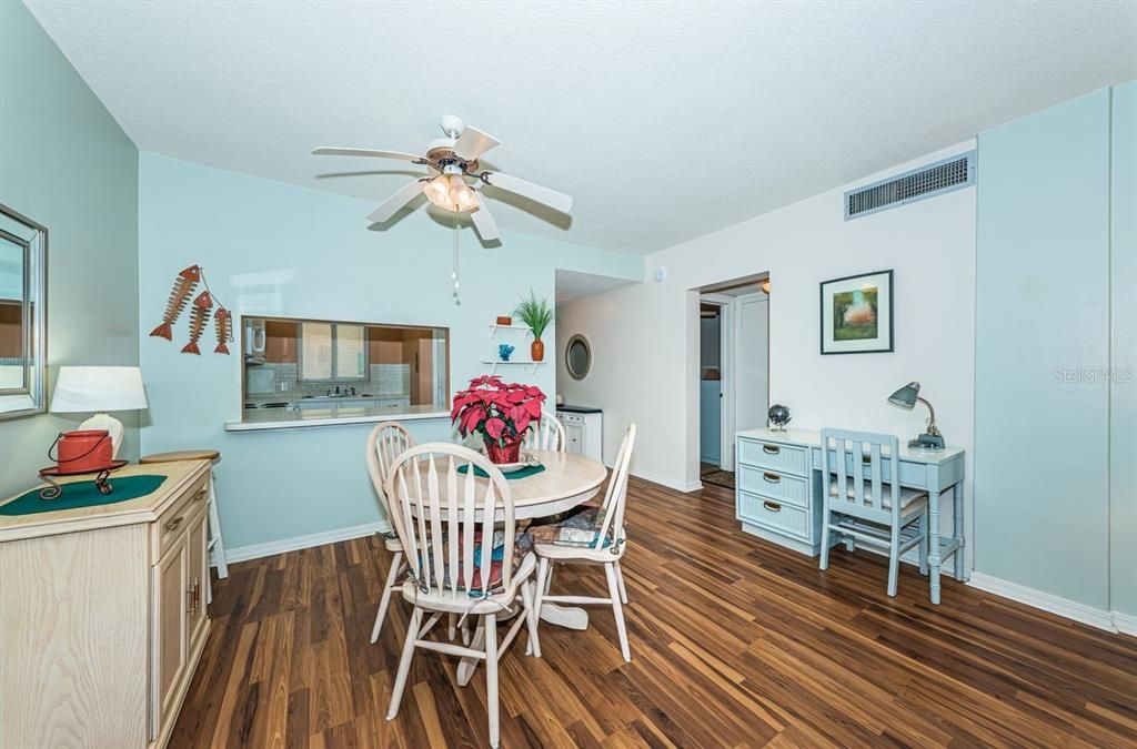 For Sale: $250,000 (1 beds, 1 baths, 750 Square Feet)