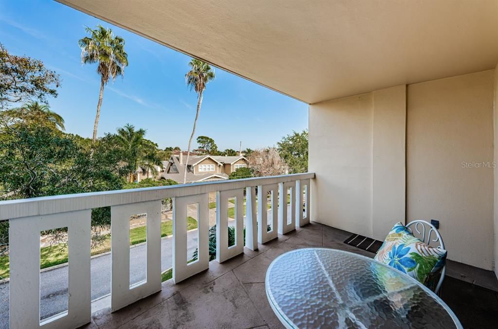 For Sale: $250,000 (1 beds, 1 baths, 750 Square Feet)