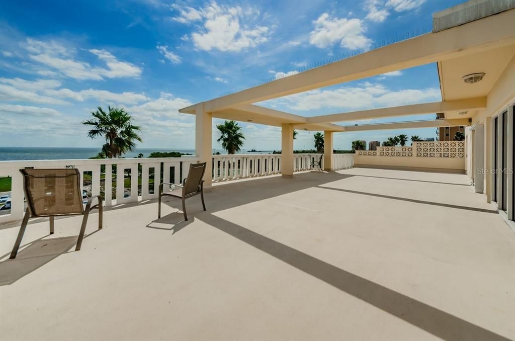 For Sale: $250,000 (1 beds, 1 baths, 750 Square Feet)