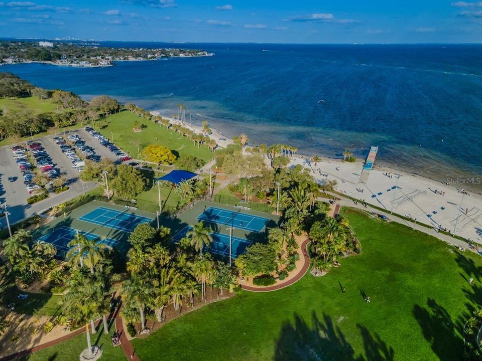 For Sale: $250,000 (1 beds, 1 baths, 750 Square Feet)