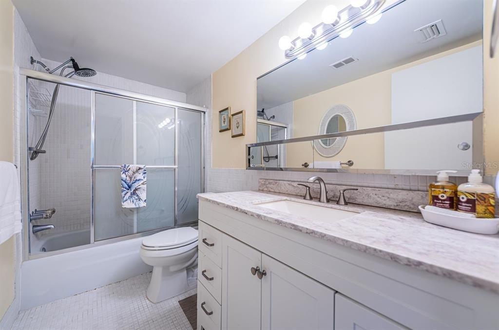 For Sale: $250,000 (1 beds, 1 baths, 750 Square Feet)