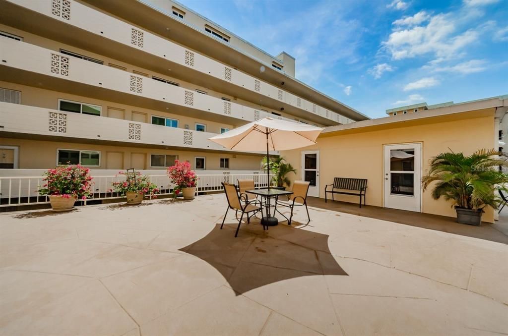 For Sale: $250,000 (1 beds, 1 baths, 750 Square Feet)