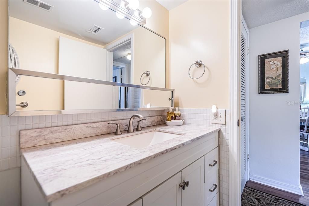 For Sale: $250,000 (1 beds, 1 baths, 750 Square Feet)