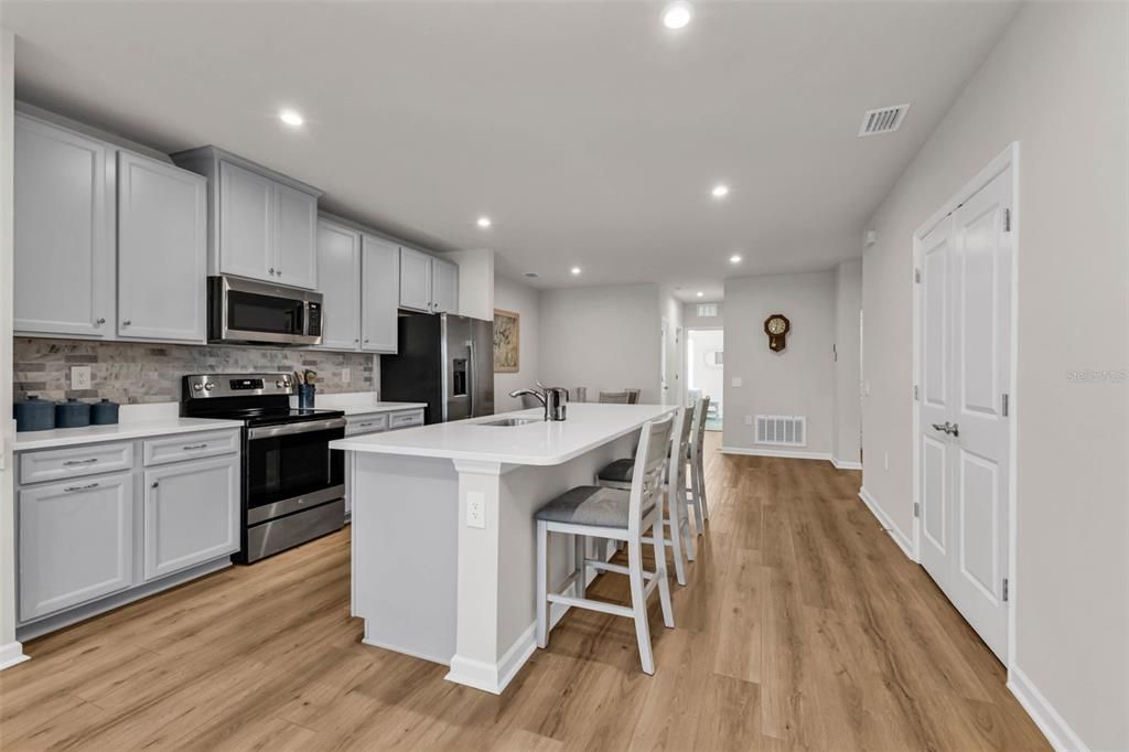 На продажу: $283,000 (3 спален, 2 ванн, 1515 Квадратных фут)