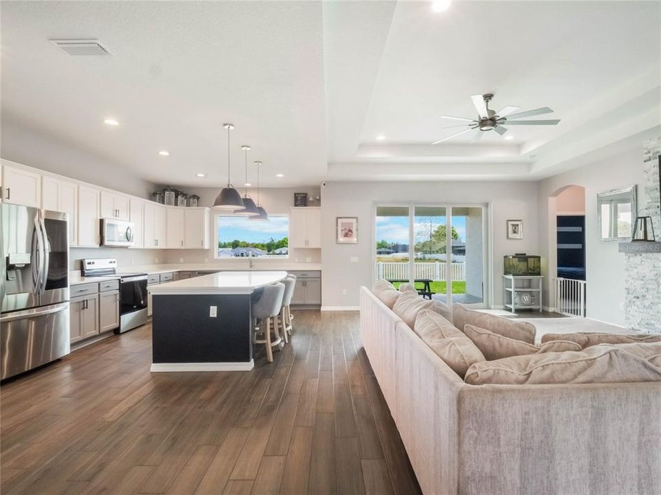 For Sale: $405,000 (3 beds, 2 baths, 2297 Square Feet)