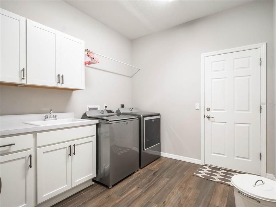 For Sale: $405,000 (3 beds, 2 baths, 2297 Square Feet)