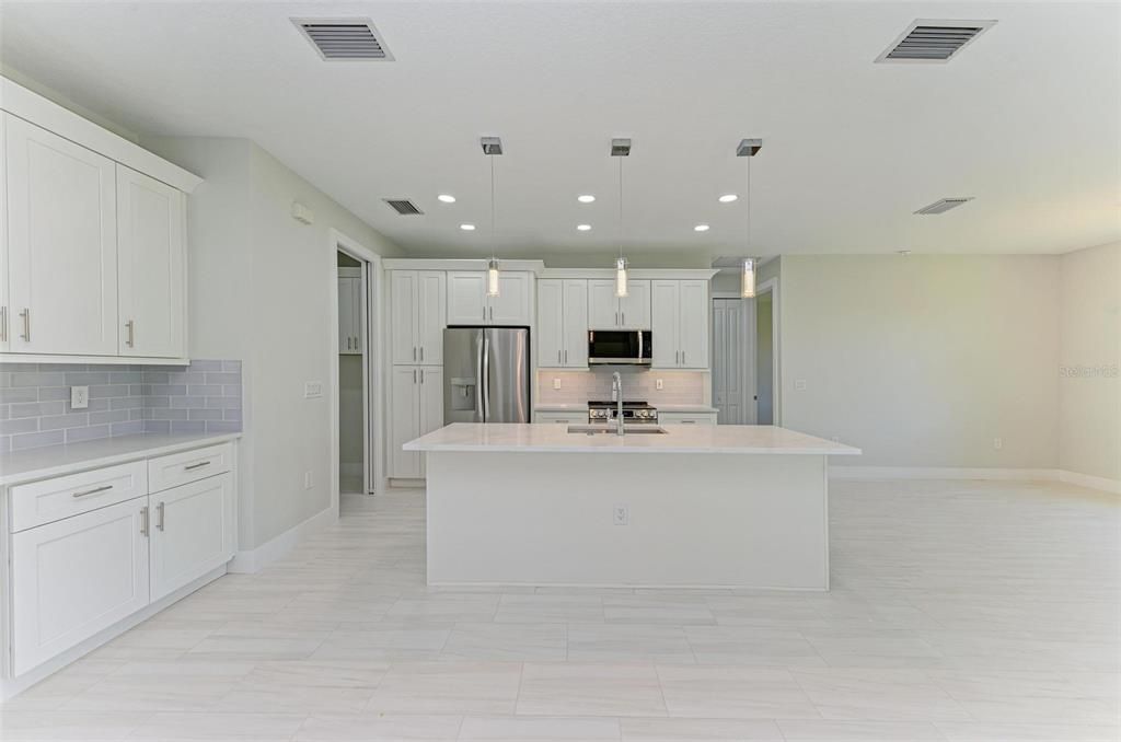 For Sale: $415,000 (4 beds, 2 baths, 1826 Square Feet)