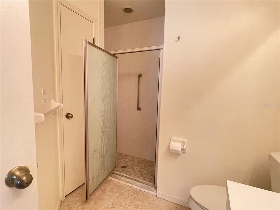 Active With Contract: $1,650 (2 beds, 2 baths, 1049 Square Feet)