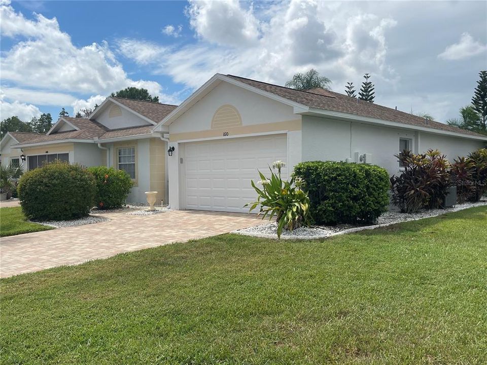 Active With Contract: $1,650 (2 beds, 2 baths, 1049 Square Feet)