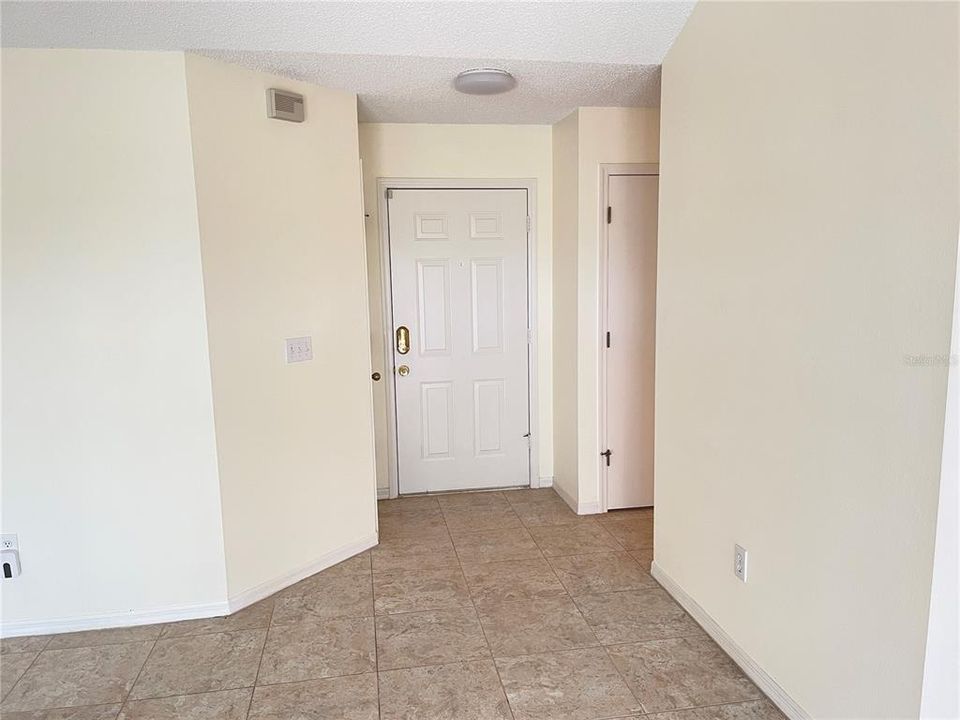 Active With Contract: $1,650 (2 beds, 2 baths, 1049 Square Feet)