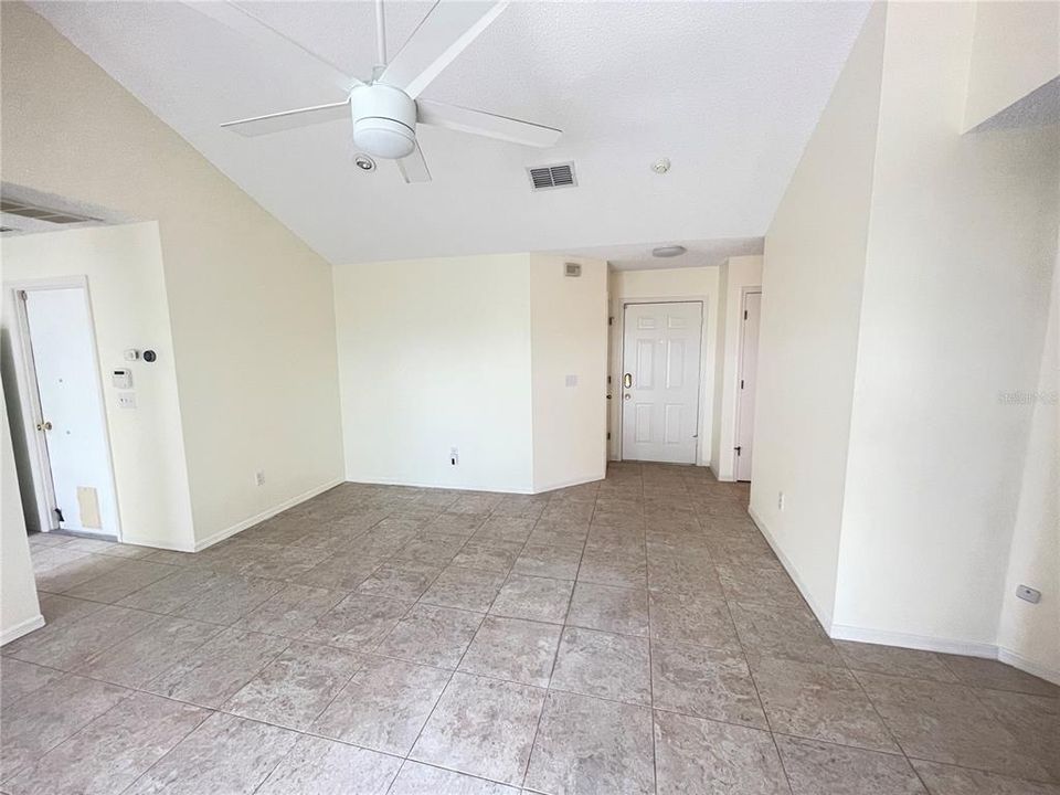 Active With Contract: $1,650 (2 beds, 2 baths, 1049 Square Feet)