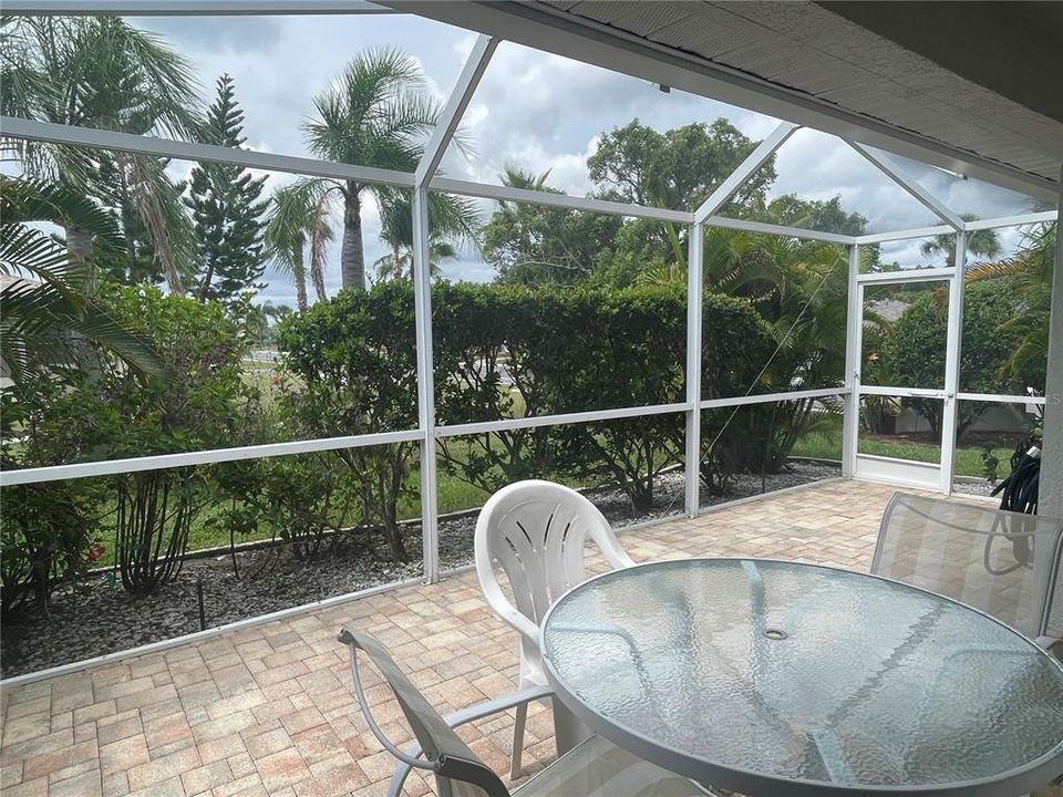 Active With Contract: $1,650 (2 beds, 2 baths, 1049 Square Feet)