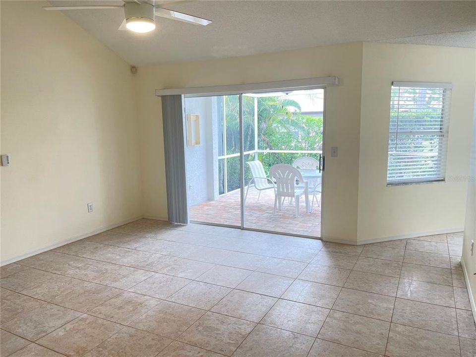 Active With Contract: $1,650 (2 beds, 2 baths, 1049 Square Feet)