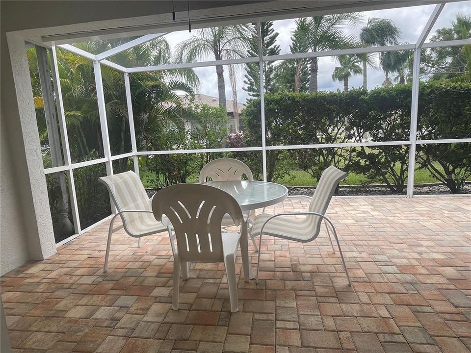 Active With Contract: $1,650 (2 beds, 2 baths, 1049 Square Feet)