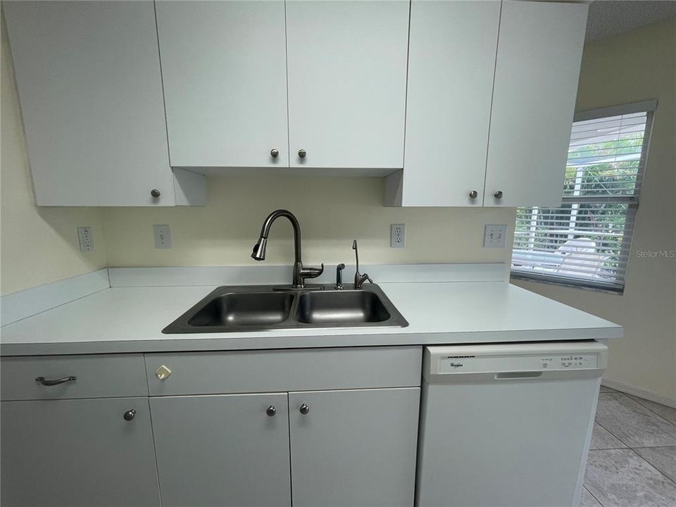 Active With Contract: $1,650 (2 beds, 2 baths, 1049 Square Feet)