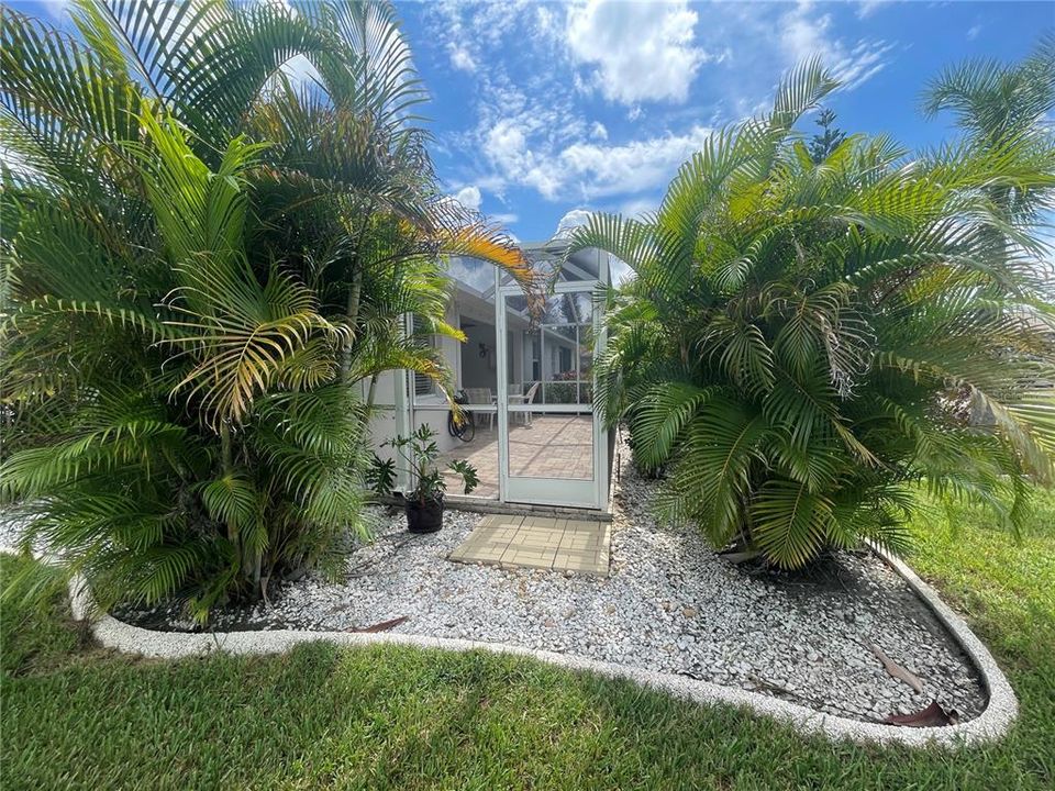 Active With Contract: $1,650 (2 beds, 2 baths, 1049 Square Feet)