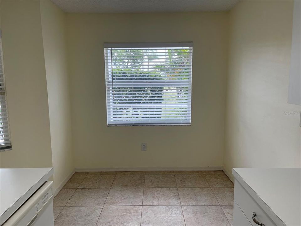 Active With Contract: $1,650 (2 beds, 2 baths, 1049 Square Feet)