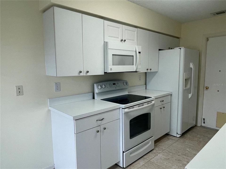 Active With Contract: $1,650 (2 beds, 2 baths, 1049 Square Feet)