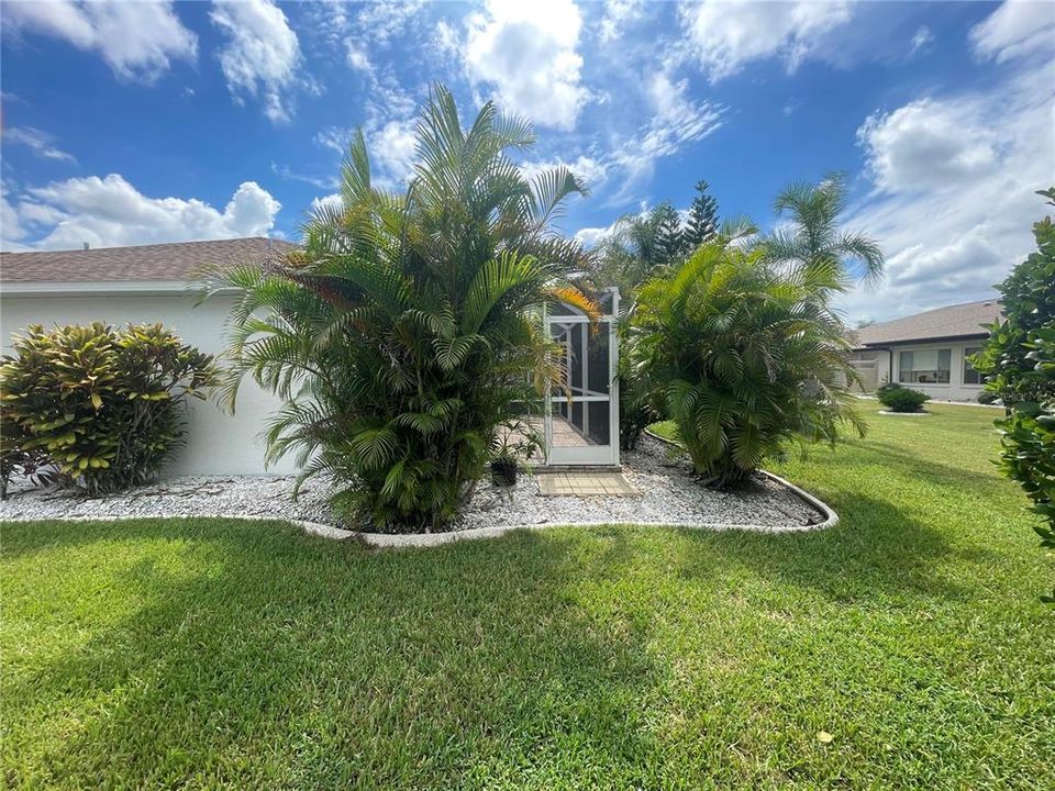 Active With Contract: $1,650 (2 beds, 2 baths, 1049 Square Feet)