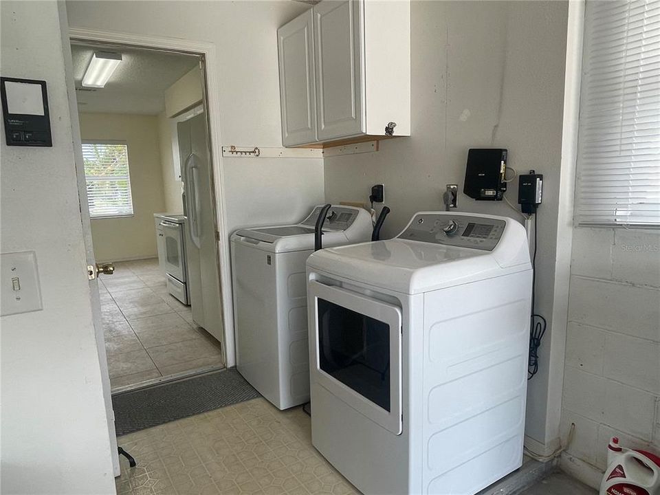 Active With Contract: $1,650 (2 beds, 2 baths, 1049 Square Feet)