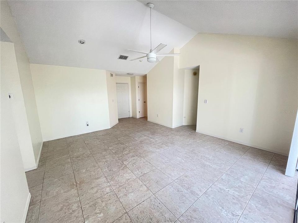 Active With Contract: $1,650 (2 beds, 2 baths, 1049 Square Feet)