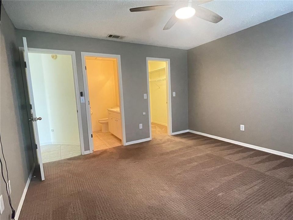 Active With Contract: $1,650 (2 beds, 2 baths, 1049 Square Feet)