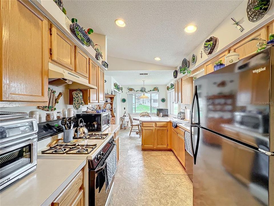 For Sale: $317,000 (3 beds, 2 baths, 1597 Square Feet)