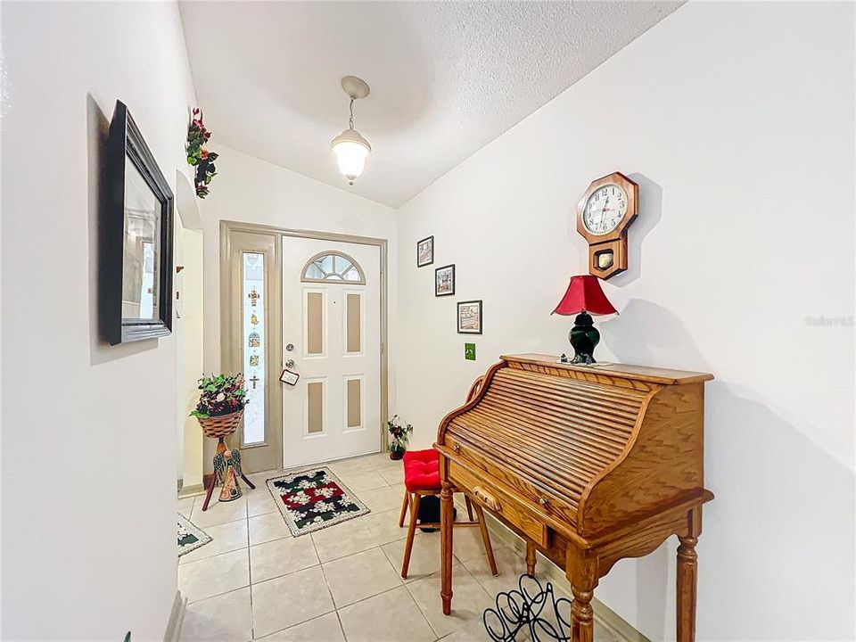 For Sale: $317,000 (3 beds, 2 baths, 1597 Square Feet)