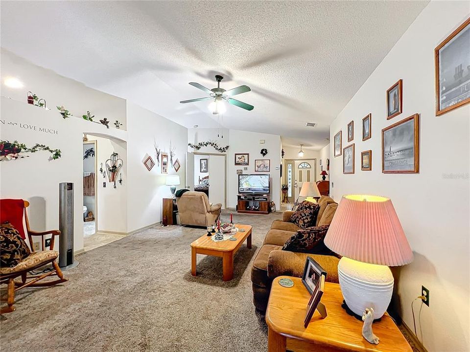 For Sale: $317,000 (3 beds, 2 baths, 1597 Square Feet)