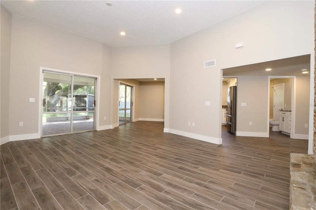 Activo con contrato: $495,000 (3 camas, 3 baños, 1515 Pies cuadrados)