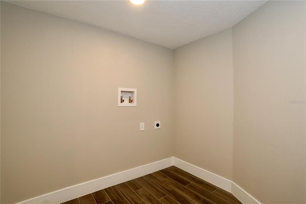 Activo con contrato: $495,000 (3 camas, 3 baños, 1515 Pies cuadrados)