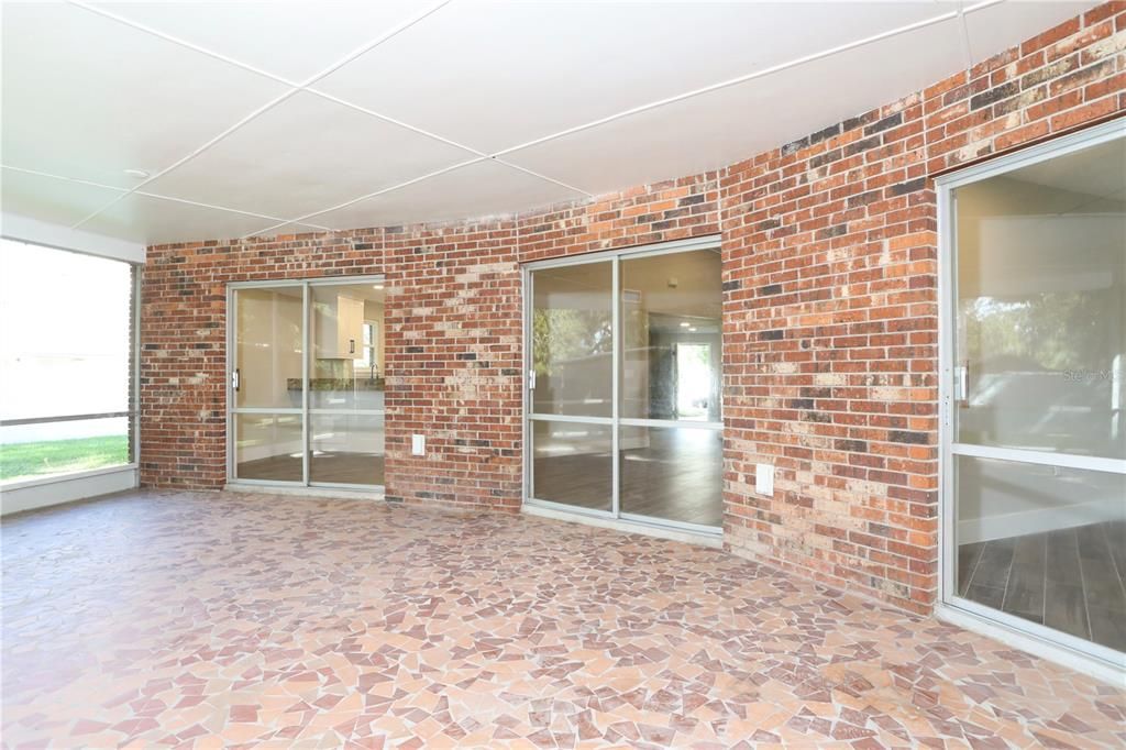 Activo con contrato: $495,000 (3 camas, 3 baños, 1515 Pies cuadrados)