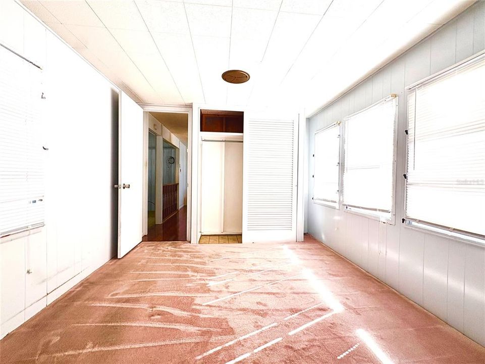 For Sale: $99,900 (2 beds, 2 baths, 806 Square Feet)