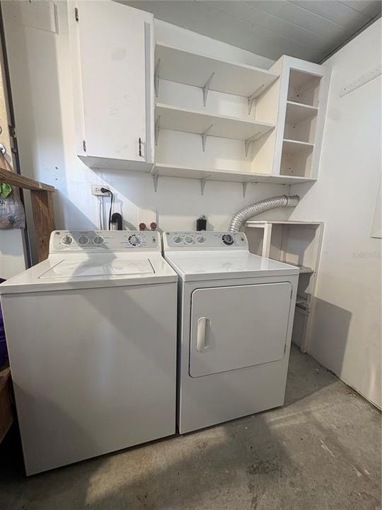 For Sale: $99,900 (2 beds, 2 baths, 806 Square Feet)