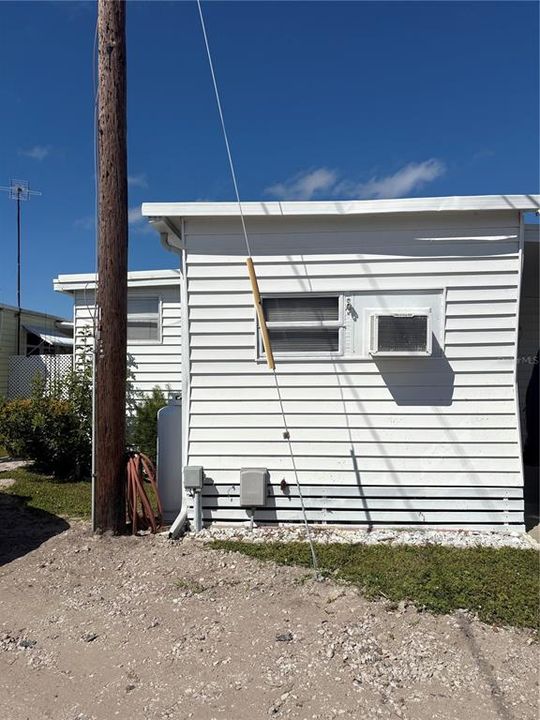 For Sale: $99,900 (2 beds, 2 baths, 806 Square Feet)