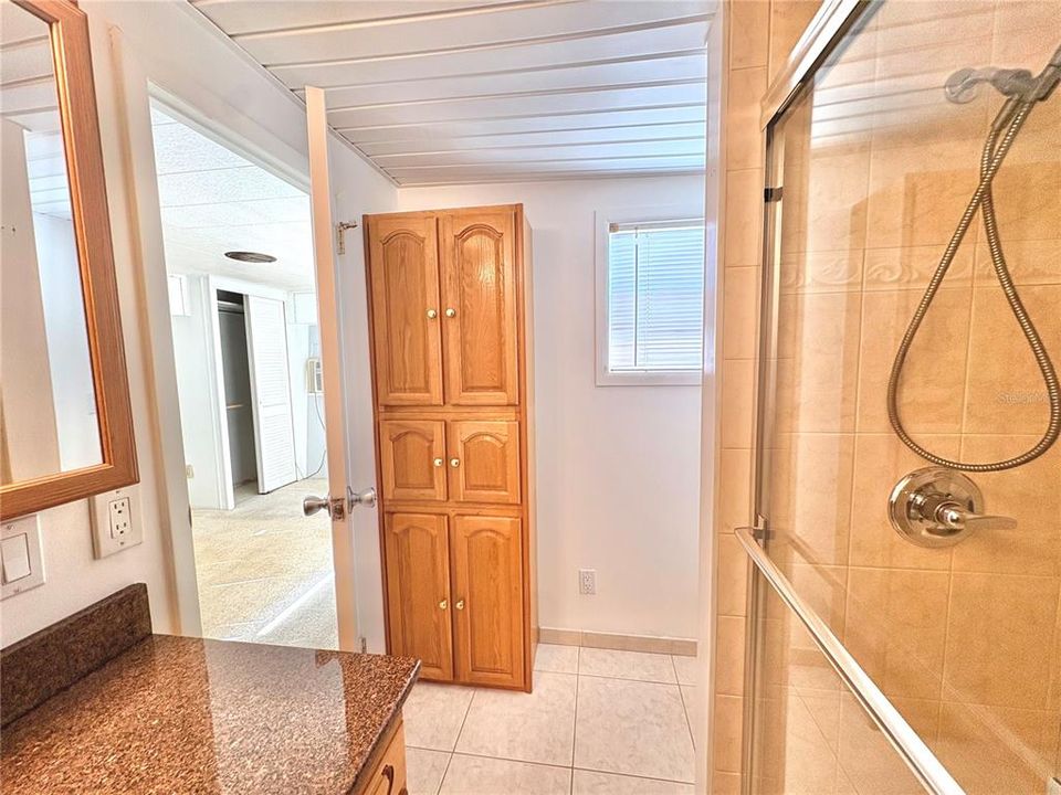 For Sale: $99,900 (2 beds, 2 baths, 806 Square Feet)