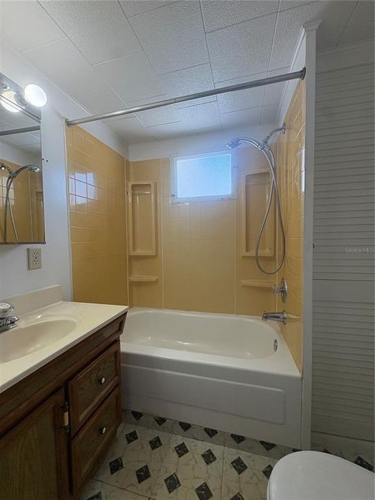 For Sale: $99,900 (2 beds, 2 baths, 806 Square Feet)