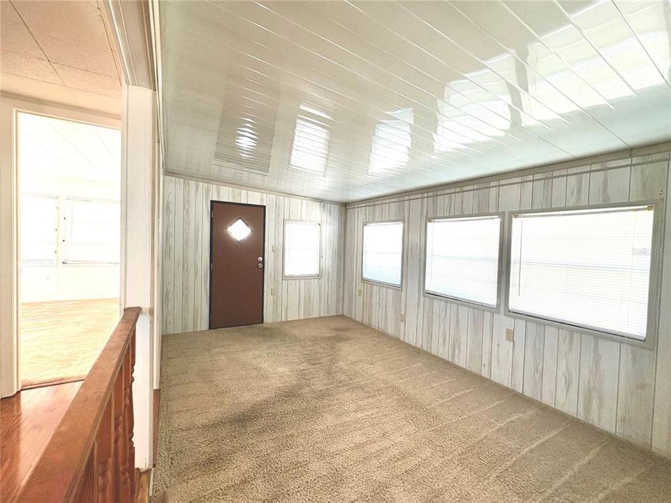 For Sale: $99,900 (2 beds, 2 baths, 806 Square Feet)