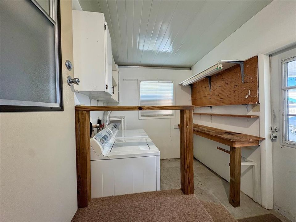 For Sale: $99,900 (2 beds, 2 baths, 806 Square Feet)